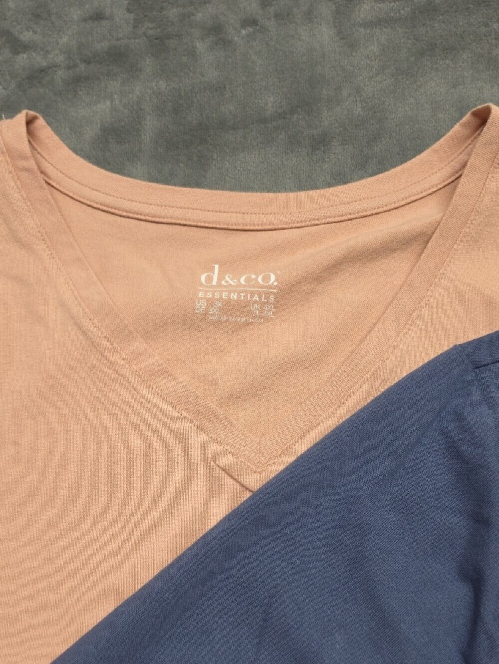 d&co V-Neck Short Sleeve Tee in Blue and Peach (2pack) SZ 3X - Picture 6 of 8